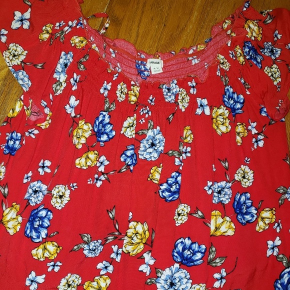 Cute flowered light weight crop top - Picture 1 of 1